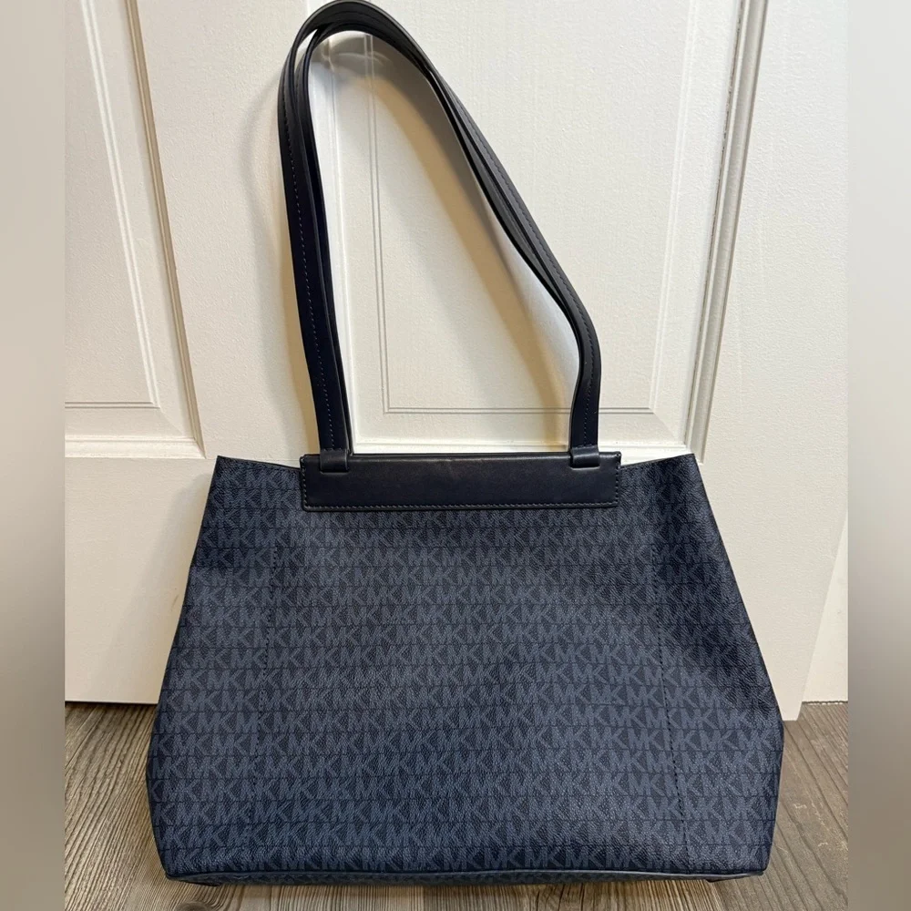 Michael Kors Meredith Signature Logo Tote